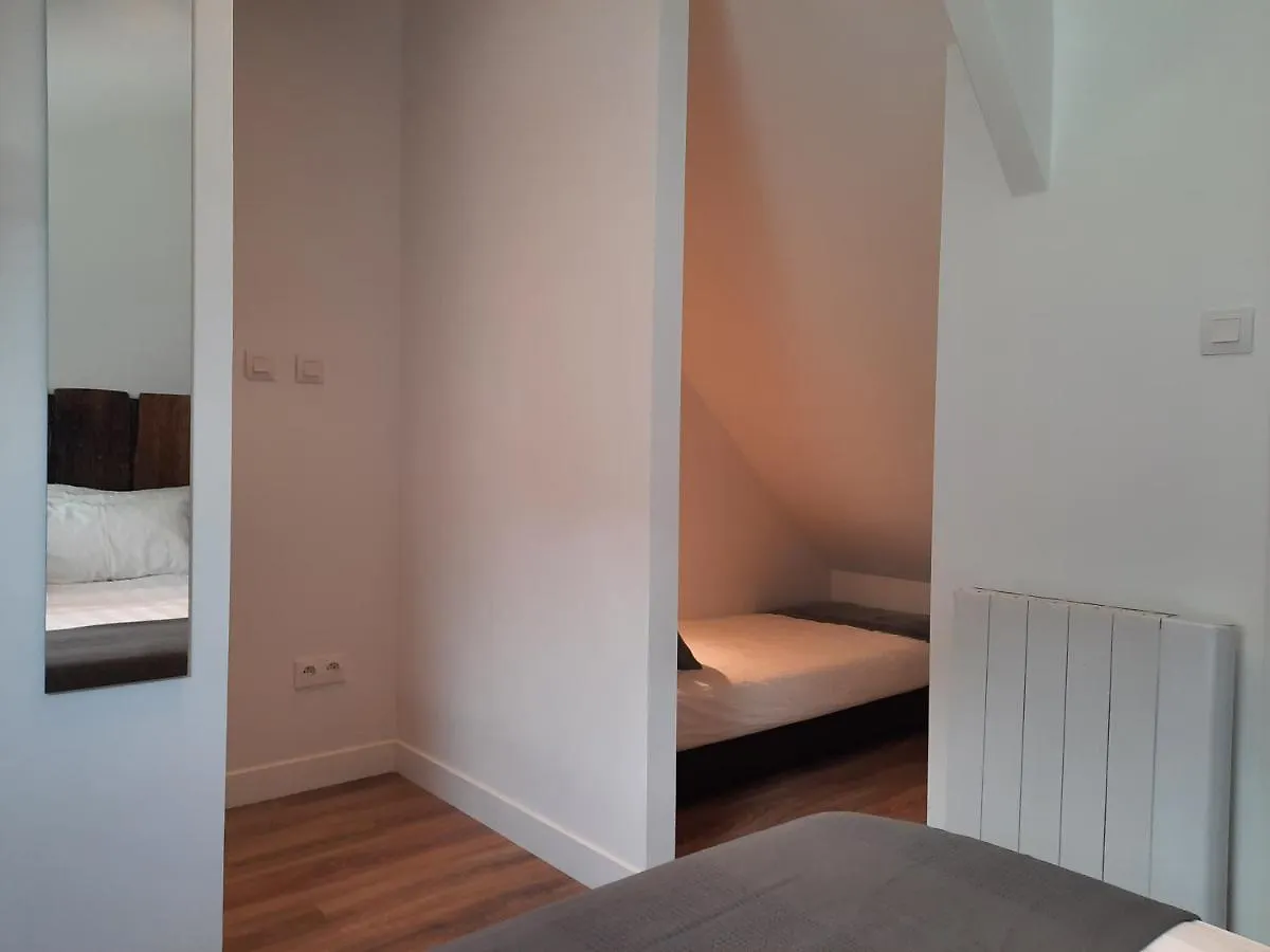 Maison De La Montjoye Salles  Apartment